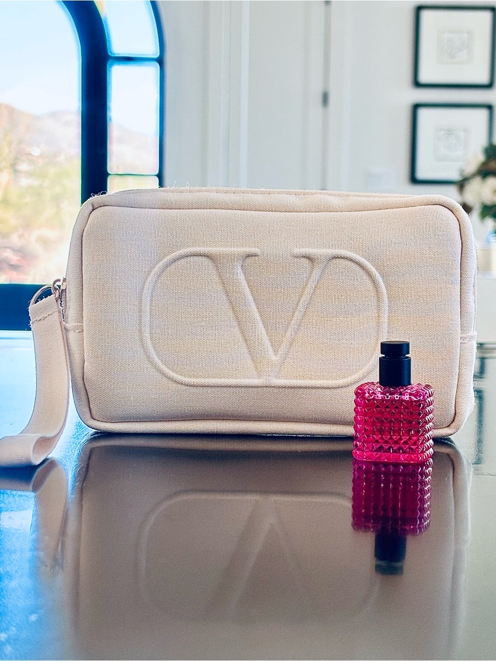 Valentino Cream Cosmetic Bag and Miniature Donna Born in Roma Extradose Sample